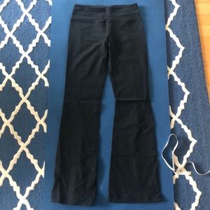 Lululemon black groove pant size 6tall